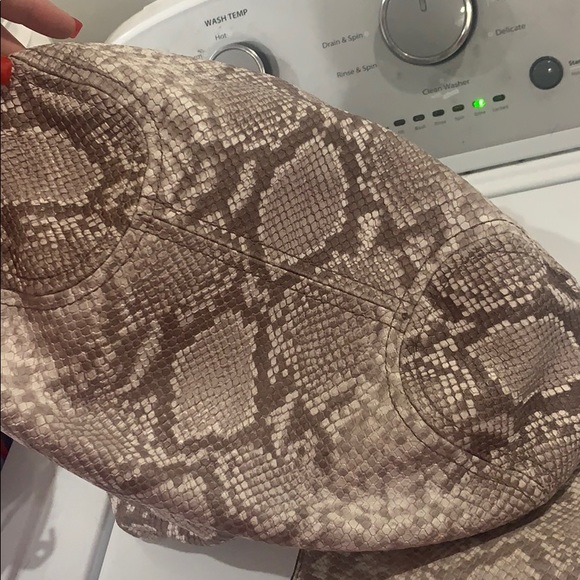 MK Snake skin print Large Hobo & matching wristlet - Picture 4 of 6
